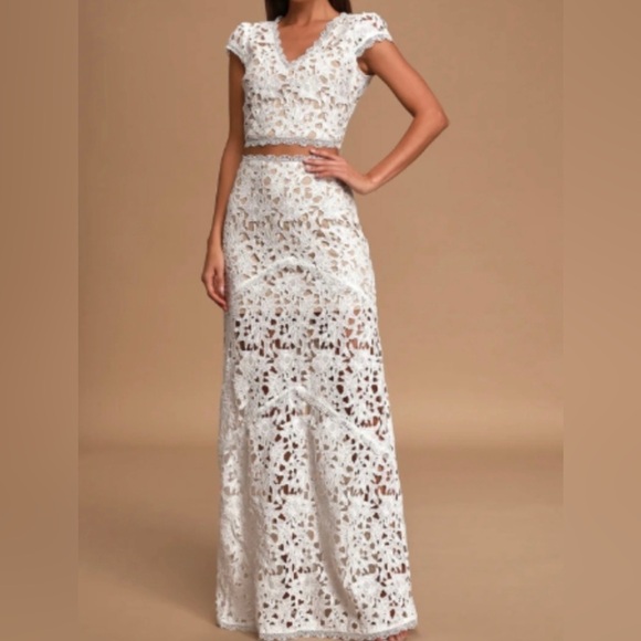 White cut out/lace - Picture 5 of 7